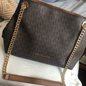 Michael Kors Jet Set Chain Handbag